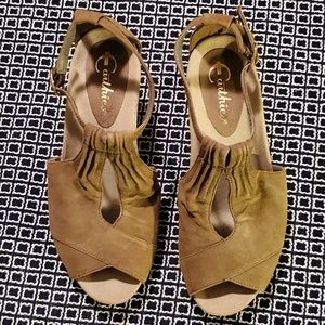 Earthies Chunky Heel Women Size 7 (Never worn)